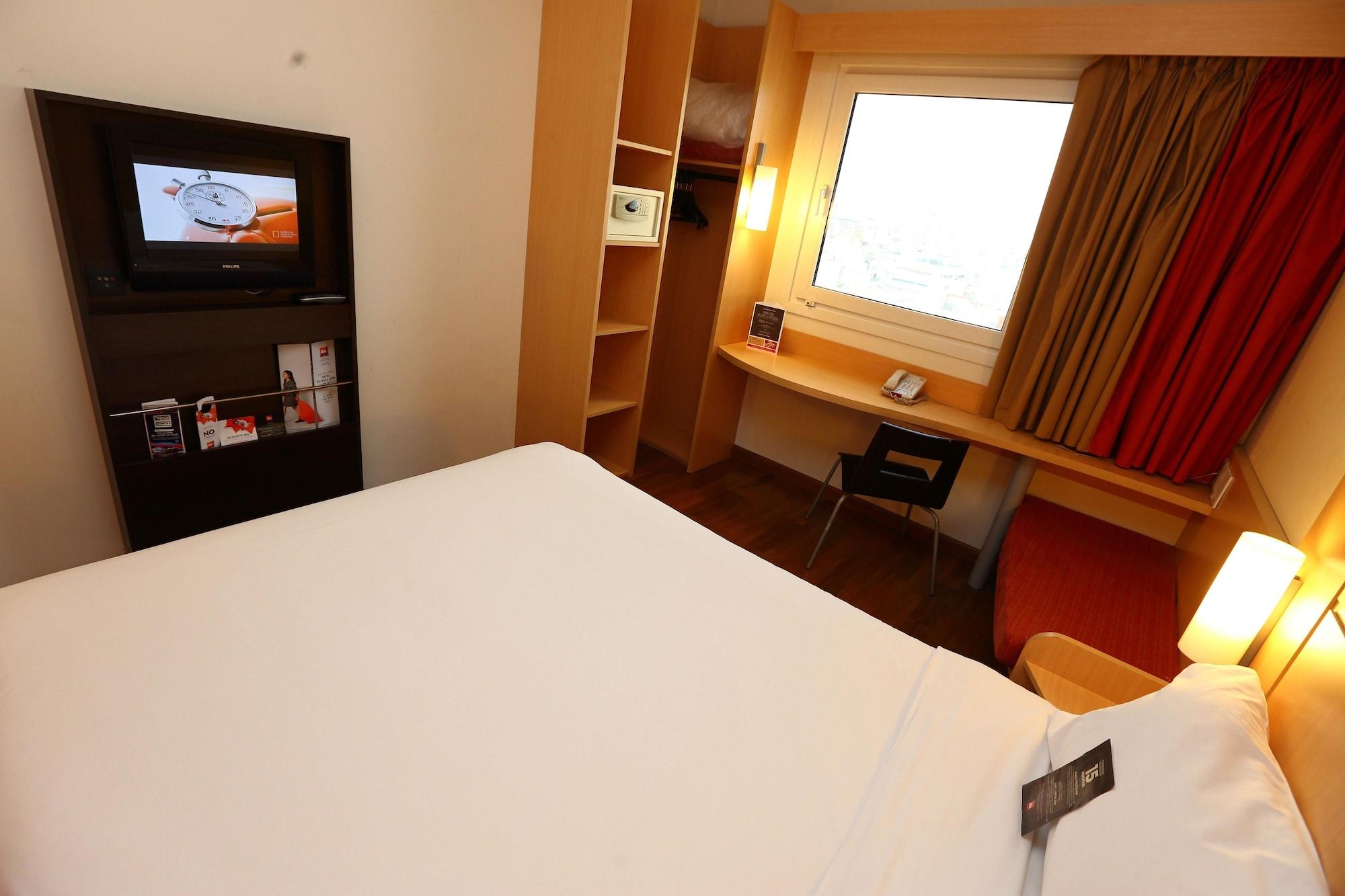 Ibis Buenos Aires Obelisco Hotel Buitenkant foto