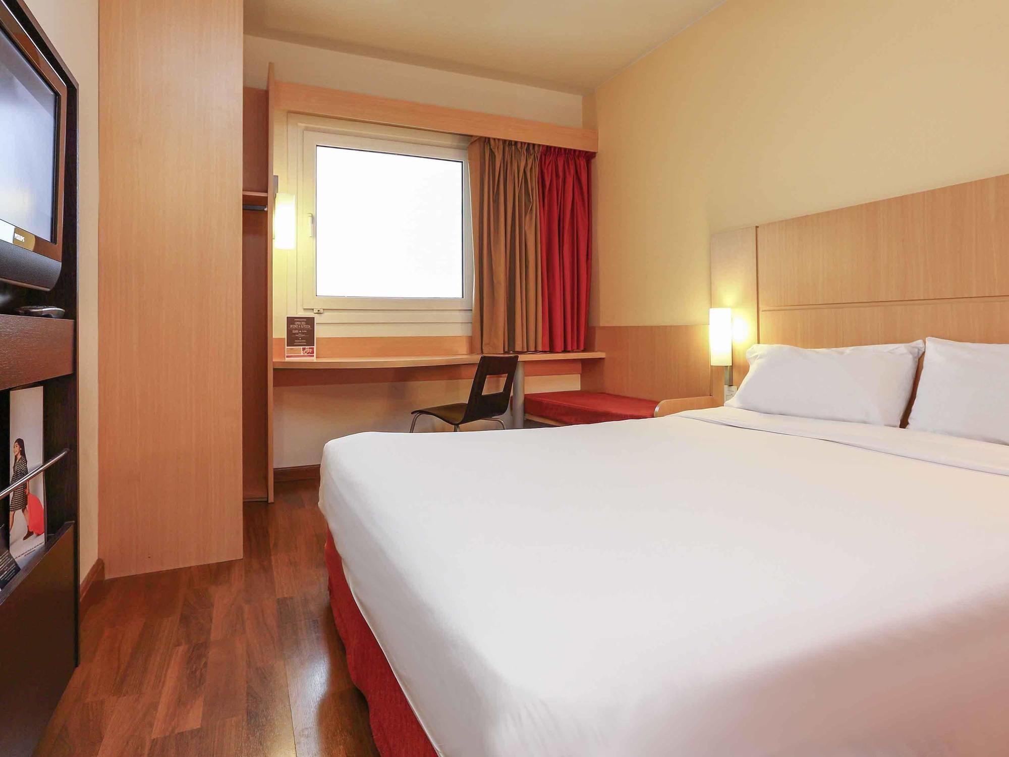 Ibis Buenos Aires Obelisco Hotel Buitenkant foto